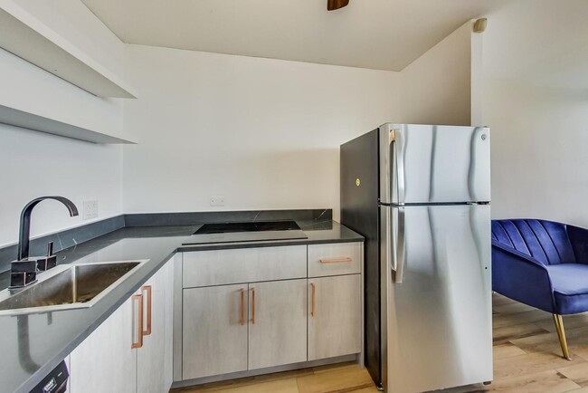 Building Photo - 3550 N Lake Shore Dr