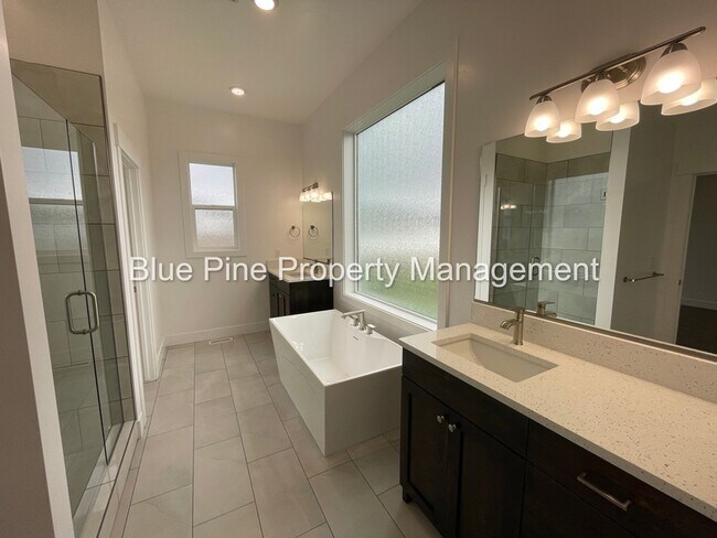 Building Photo - 6047 Cedarwood Ln