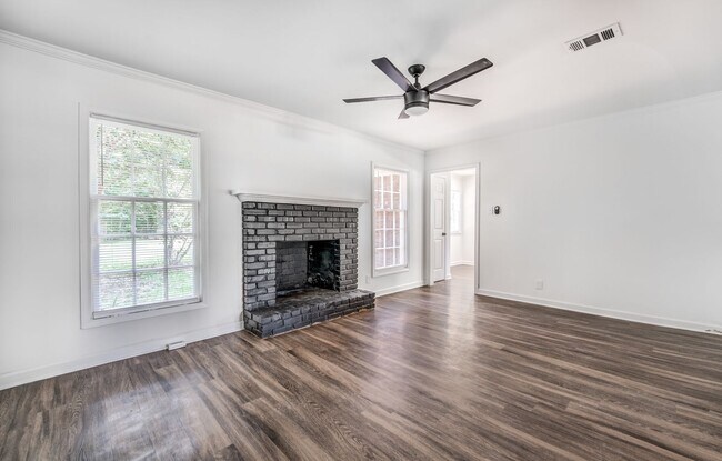 Building Photo - 4036 N Lake Forest Dr