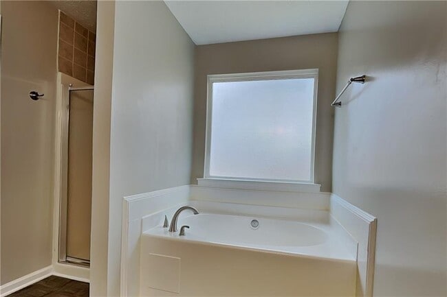 Building Photo - 405 Aristocrat Dr SW