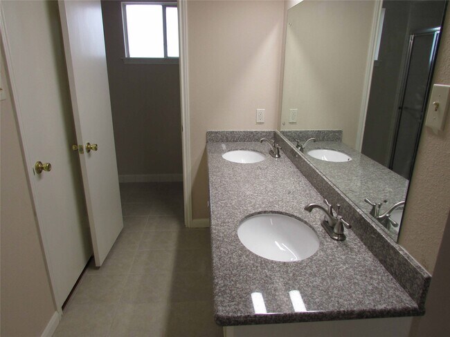 Building Photo - 3219 Ashmont Ln