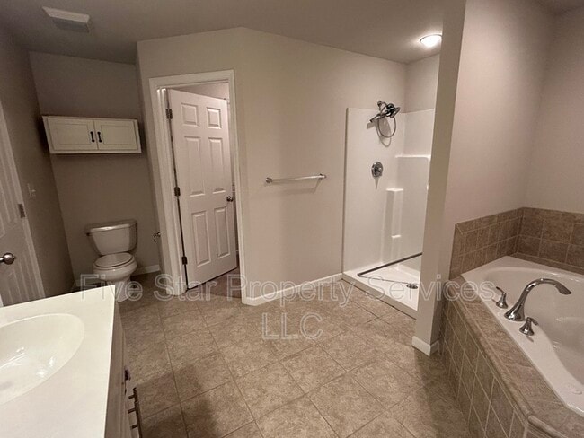 Building Photo - 1414 School House Ln