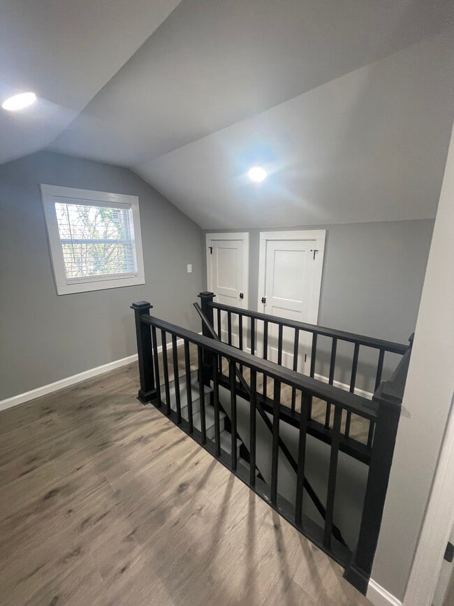 Building Photo - 916 9th St NE