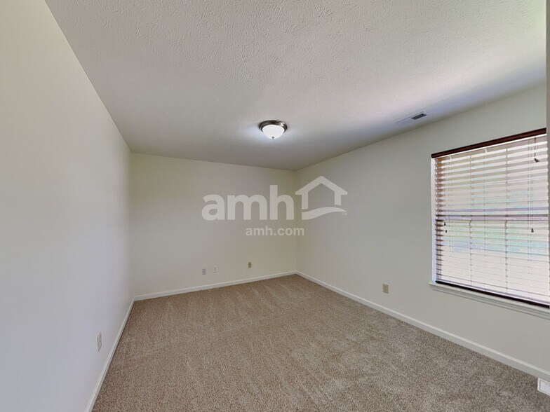 Building Photo - 559 Prince Dr