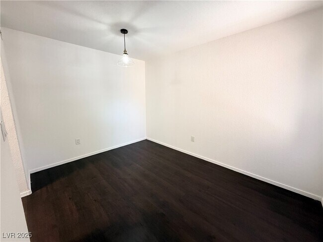 Building Photo - 555 E Silverado Ranch Blvd