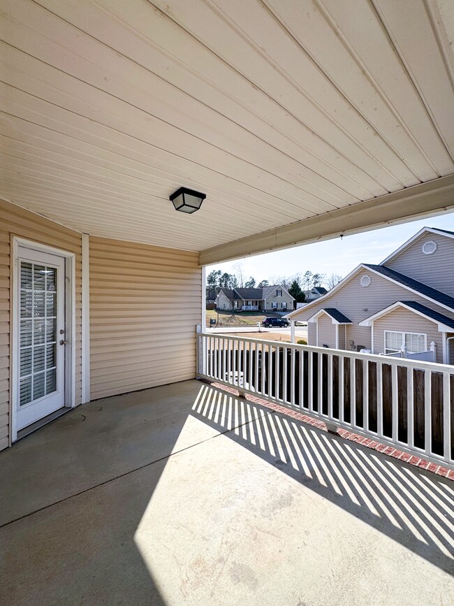 Building Photo - Lovely 3 Bed 2 Bath Home with Bonus Room