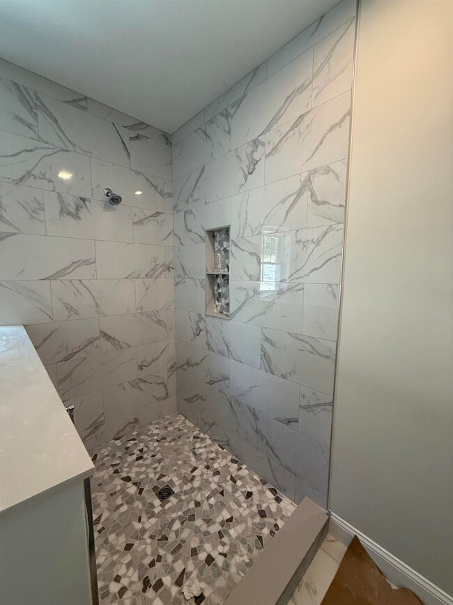 Building Photo - 5 Kinsman Ln