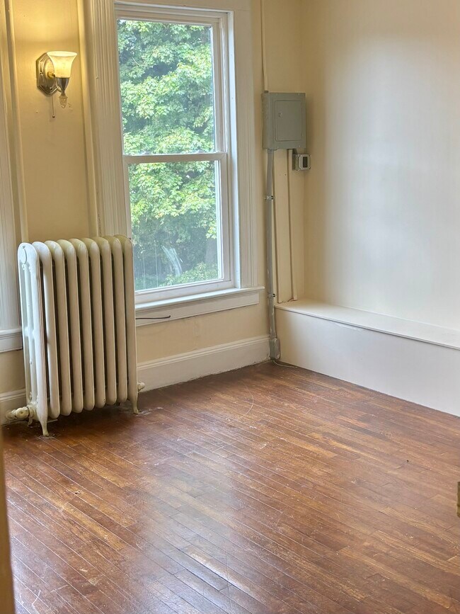 Building Photo - 192 Front St