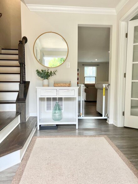 Building Photo - 1904 Glissade Ln