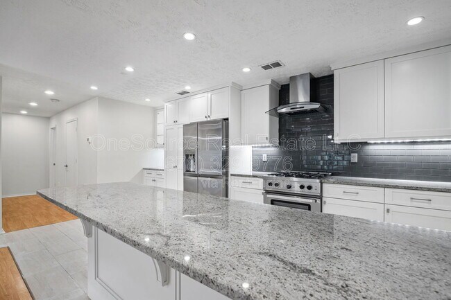 Building Photo - 2110 Augusta Dr
