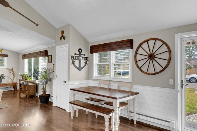 Building Photo - 14 Chestnut St