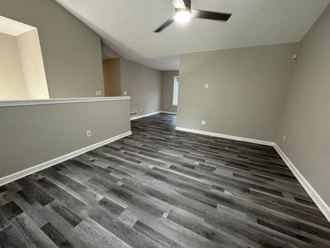 Building Photo - 3 Bedroom 2 Bath Split Level w/ Bonus Room...