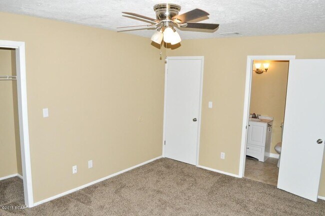 Building Photo - 2516 Johnson Dr