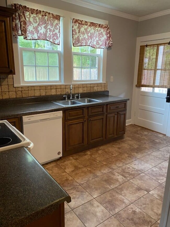 Building Photo - Romega Properties