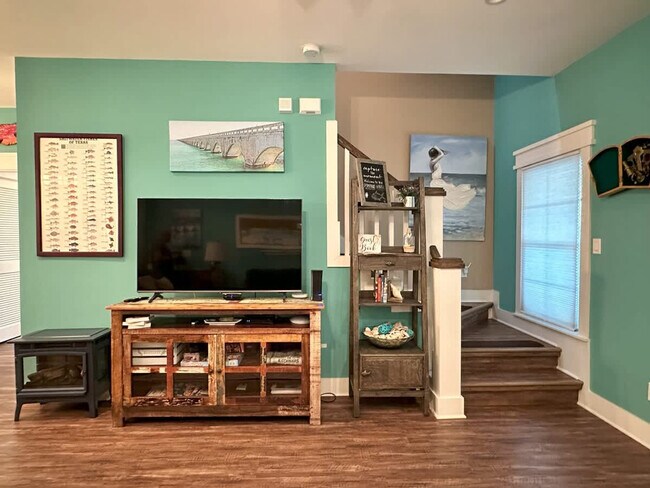 Building Photo - 1113 Pompano Ave