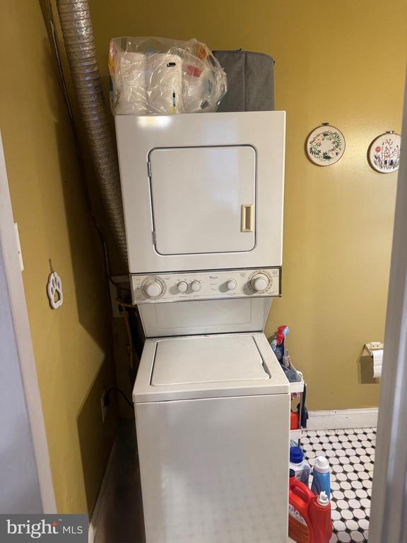 Building Photo - 1943 Waverly St