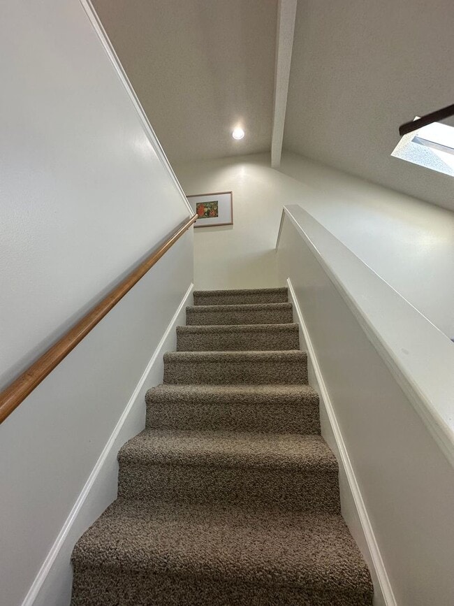Building Photo - Furnished Townhome with Water Views and Boat Slip!