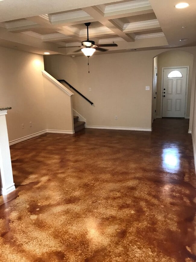 Building Photo - Town home for rent