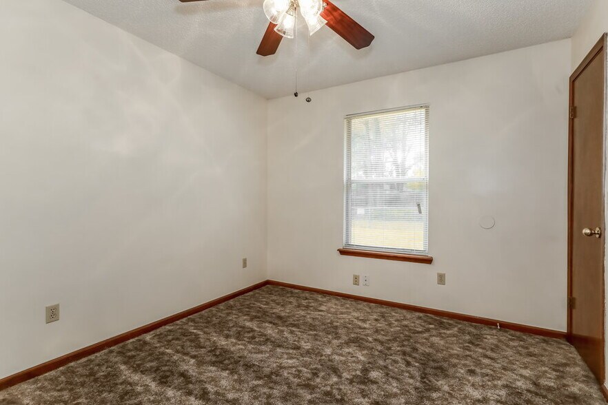 Building Photo - 2115 Center Way