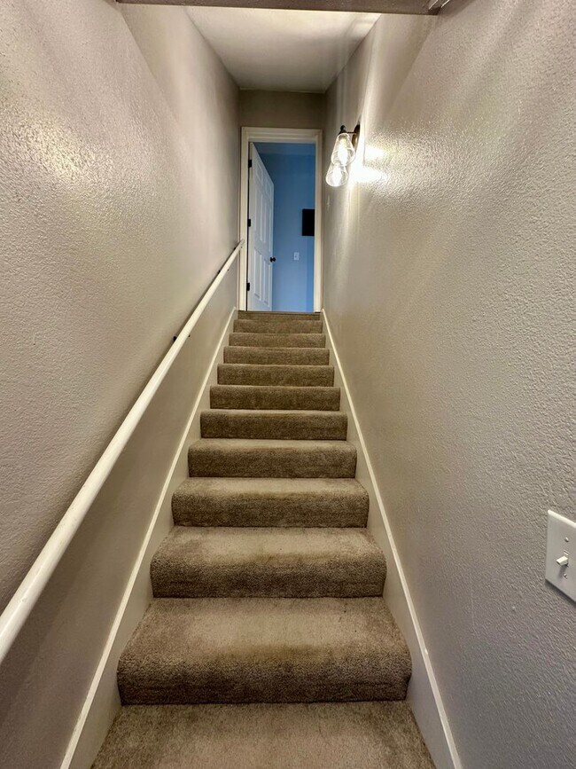 Building Photo - 301 Carmel Valley Way