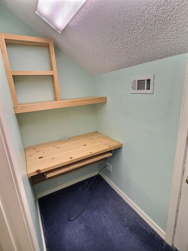 Building Photo - 9301 Blueberry Dr