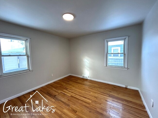 Building Photo - Charming 3 Bedroom 1 Bathroom now available for rent