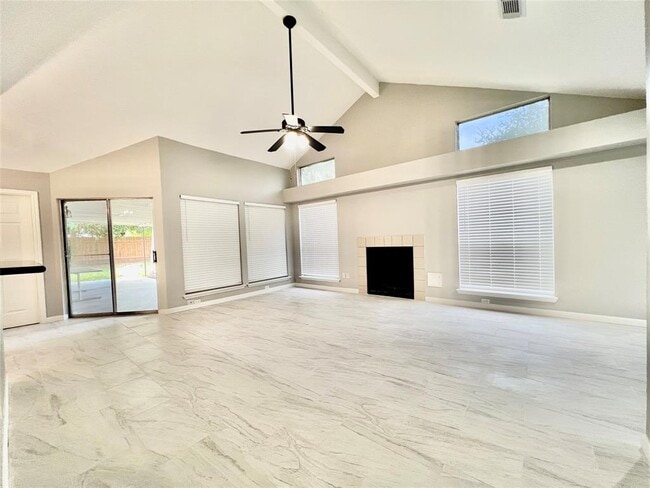 Building Photo - 15543 Scenic Haven Dr
