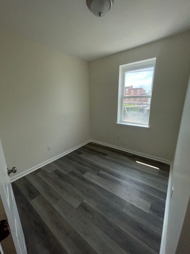 Building Photo - 3-Bedroom Home with Modern Finishes & Spacious Backyard
