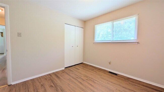 Building Photo - 3356 Clemens Dr