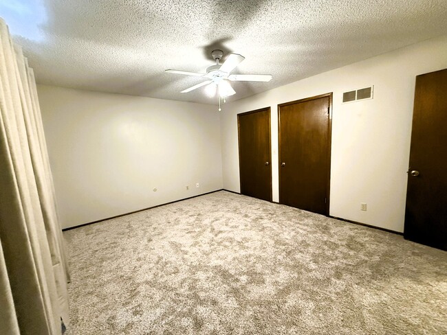 Building Photo - 1325 N Denene St