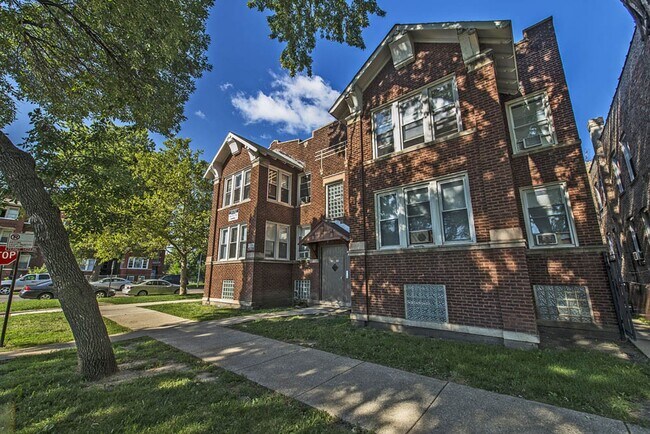 Building Photo - 148 N La Crosse