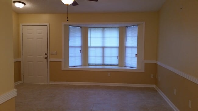 Building Photo - 1088 Desert Shield St