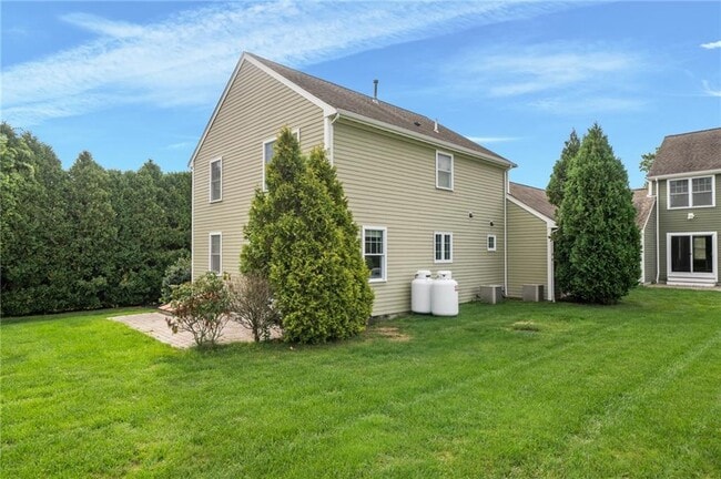Building Photo - 20 Vanderbilt Ln