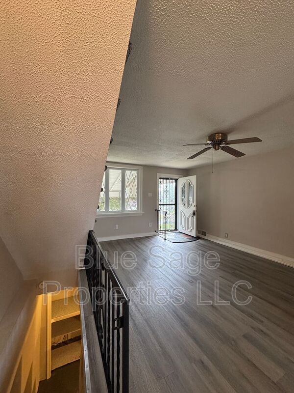 Building Photo - 228 W Wyncliffe Ave