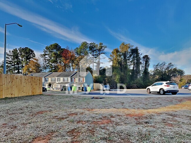 Building Photo - 632 Rush St