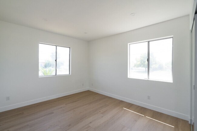 Building Photo - Central air conditioning!