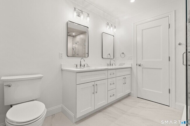 Building Photo - 108 New England Ave