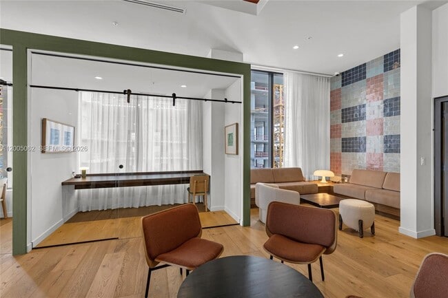 Building Photo - 11 NE 6th St