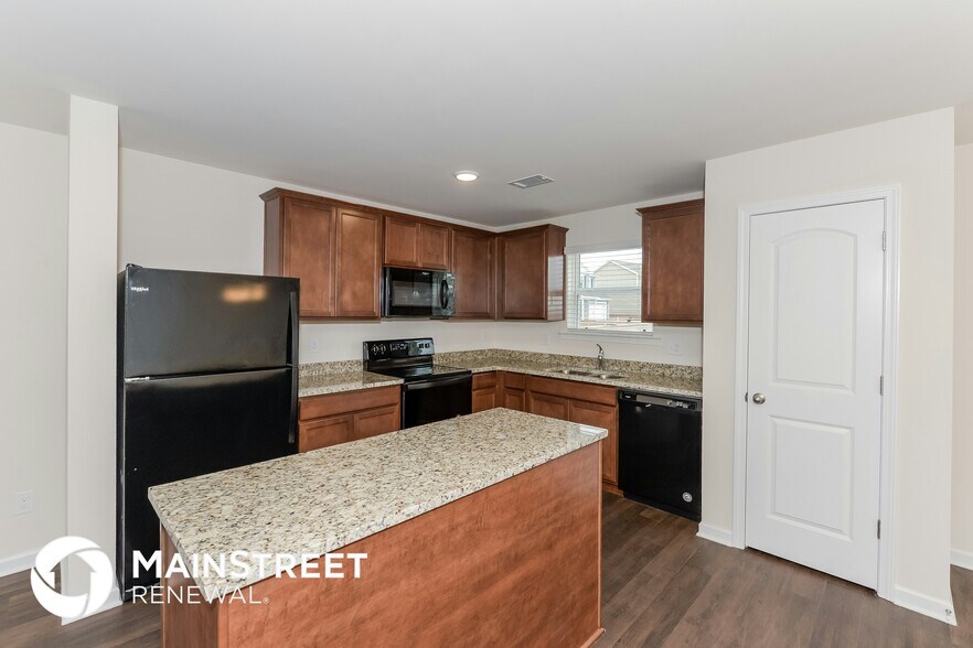 Building Photo - 2546 Queen Bee Dr