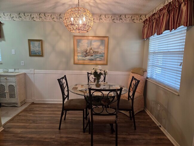 Building Photo - 4 Lake Vista Trail