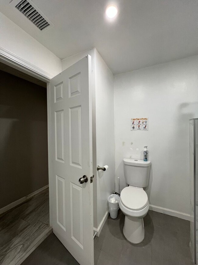 Building Photo - Beautiful 3 Bedroom 1 Bathroom House with Fenced and Landscaped Yard with All Utilities Included