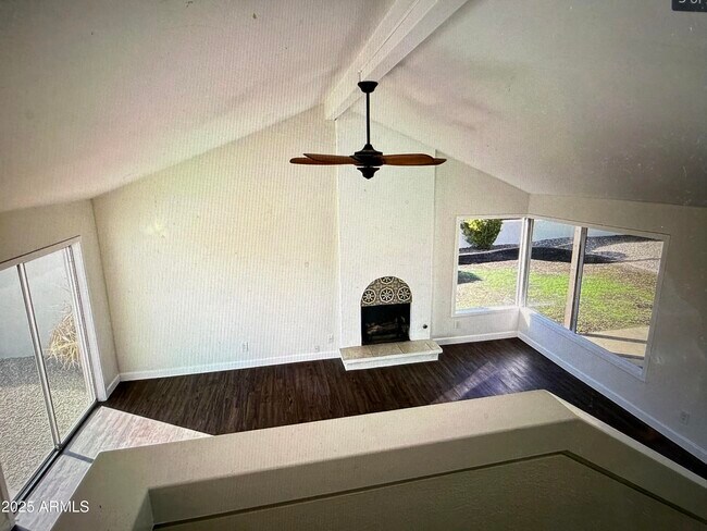 Building Photo - 912 E Acacia Cir