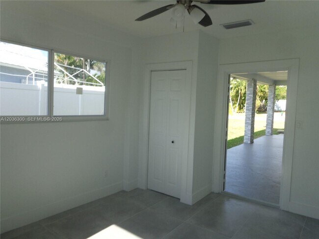 Building Photo - 1565 Thumb Point Dr