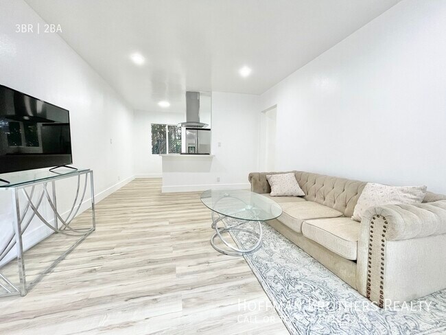 Building Photo - 634 Flower Ave