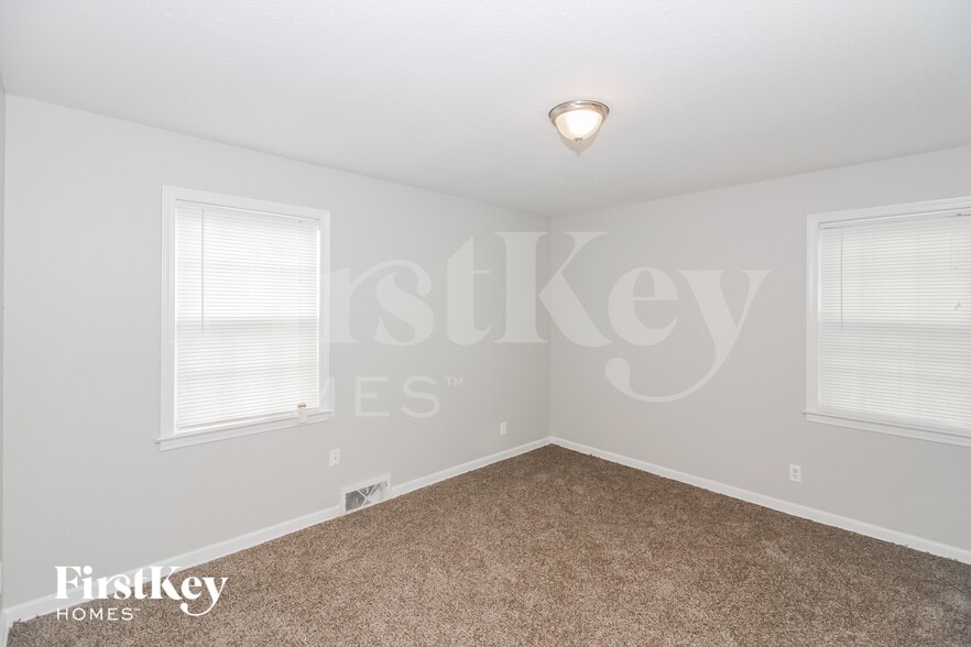 Building Photo - 5191 Kingswood Cove