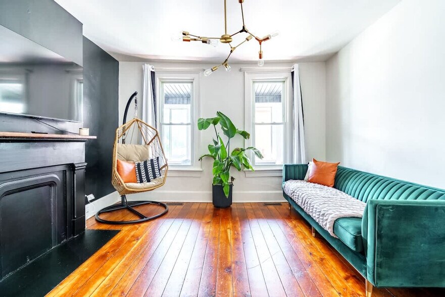 Primary Photo - 70 E Prescott St