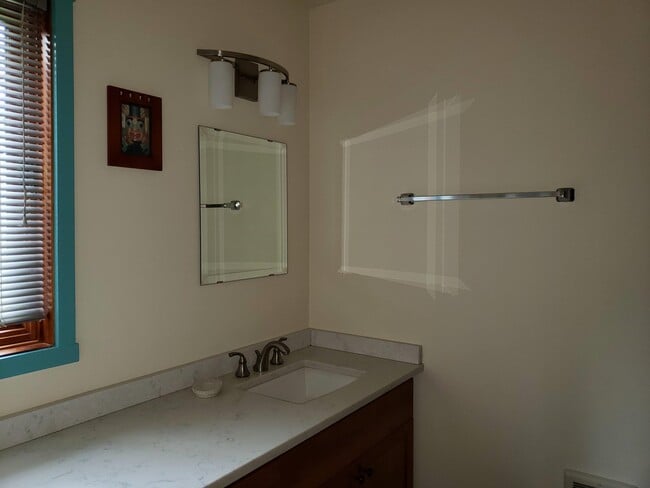Building Photo - 3548 N Lake Creek Dr