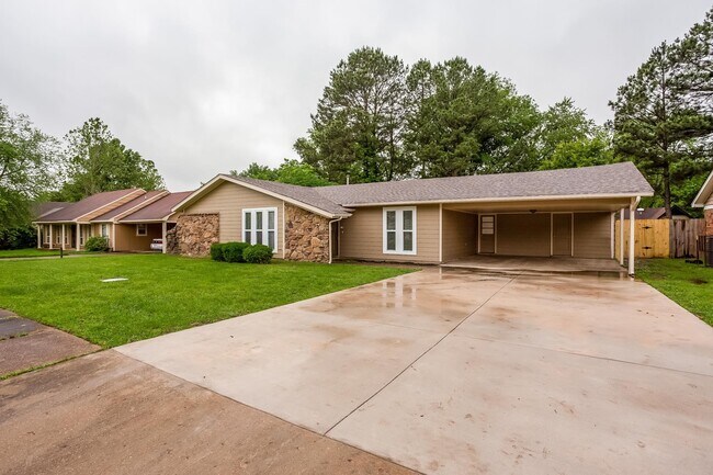 Building Photo - 4471 Laird Dr