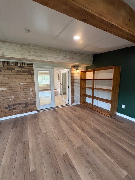 Building Photo - 169 Fleetwood Way