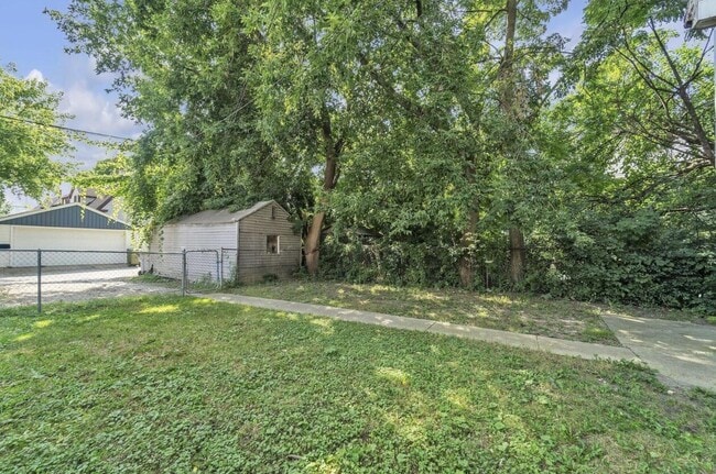 Building Photo - 2932 N Holton St